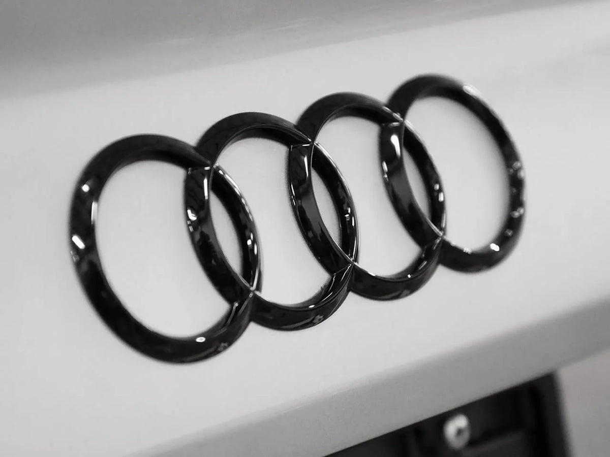 Emblème arrière Audi noir brillant 215x73